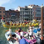 Honeymoon On Grand Canal Pensión 4*
