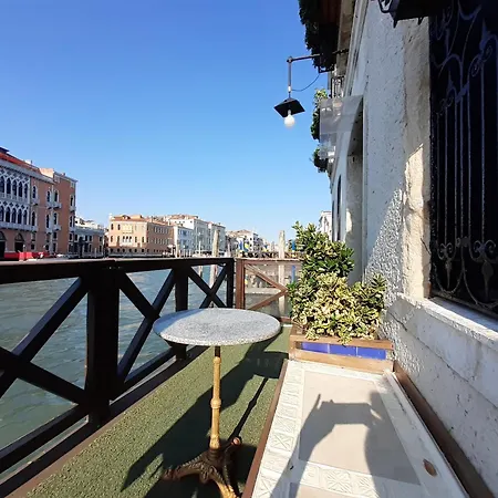 Honeymoon On Grand Canal