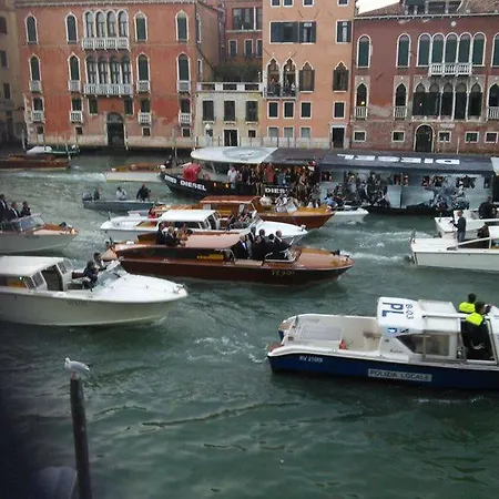 Honeymoon On Grand Canal Guest house