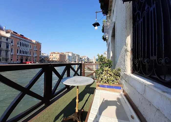 Honeymoon On Grand Canal