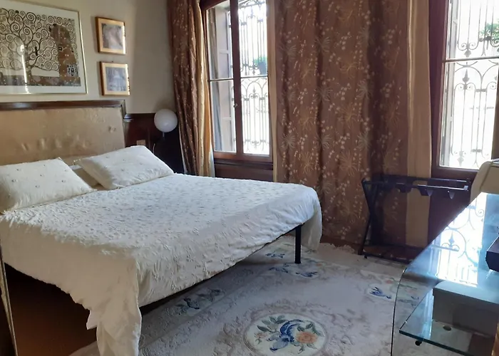 Honeymoon On Grand Canal